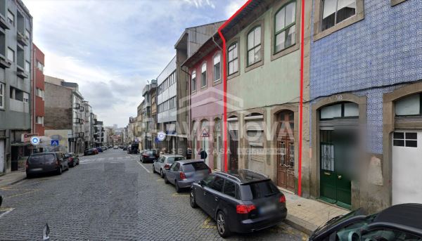 Prédio para Recuperar em Plena Rua da Alegria, Porto
