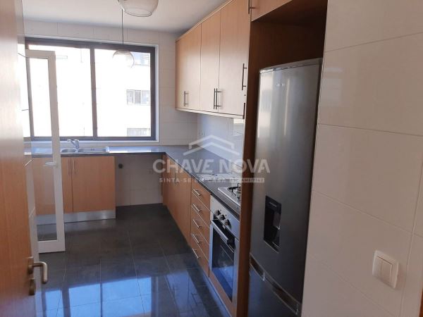 T3 com garagem e arrumos ao Amial