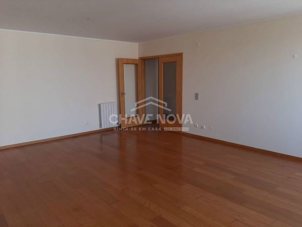 T3 com garagem e arrumos ao Amial