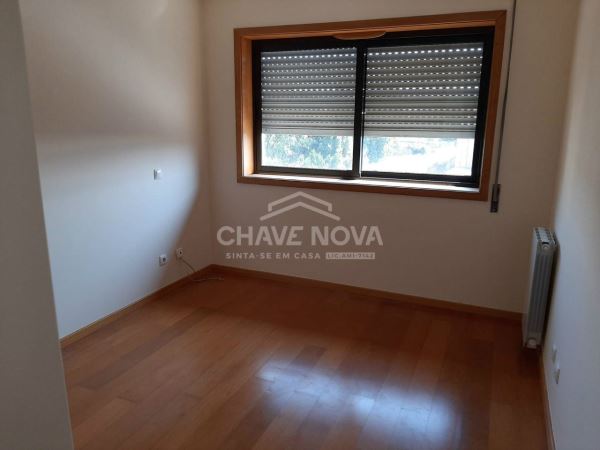 T3 com garagem e arrumos ao Amial
