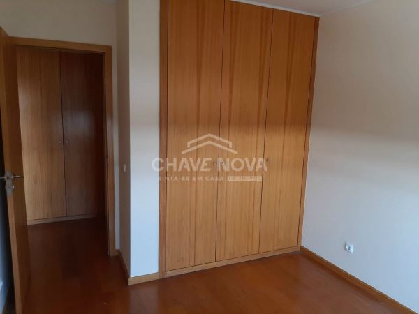 T3 com garagem e arrumos ao Amial