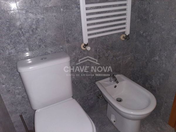 T3 com garagem e arrumos ao Amial
