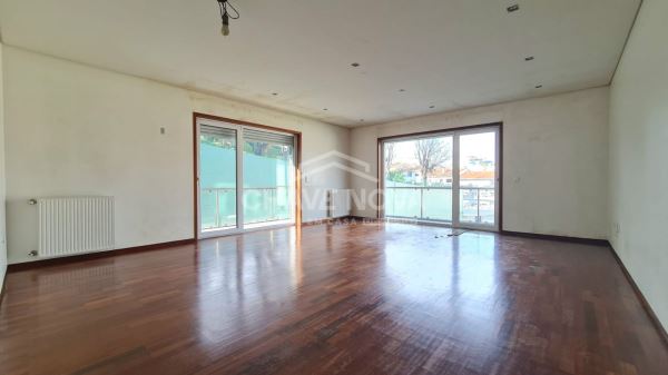 Apartamento T2 c/ lugar de garagem - Bonfim, Porto