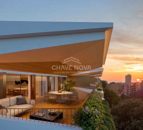Apartamento T4 Penthouse na Avenida da Boavista em condomínio de luxo