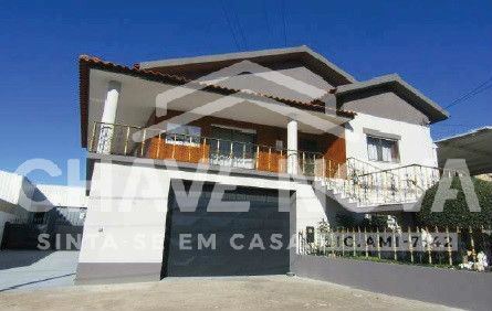 Moradia T3, para venda, com logradouro, em Salreu