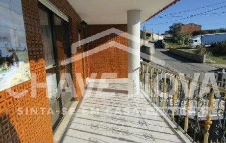 Moradia T3, para venda, com logradouro, em Salreu