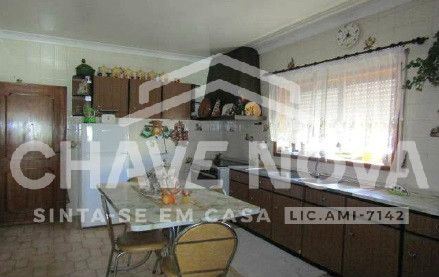 Moradia T3, para venda, com logradouro, em Salreu