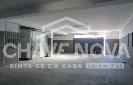 Moradia T3, para venda, com logradouro, em Salreu