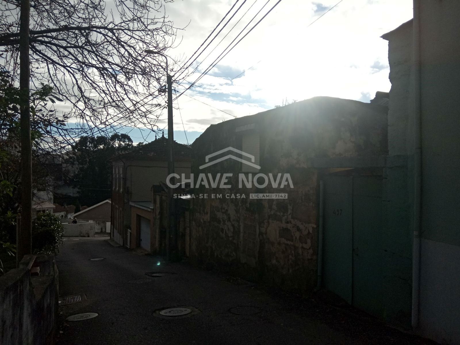 Venda de quatro imóveis na Afurada 