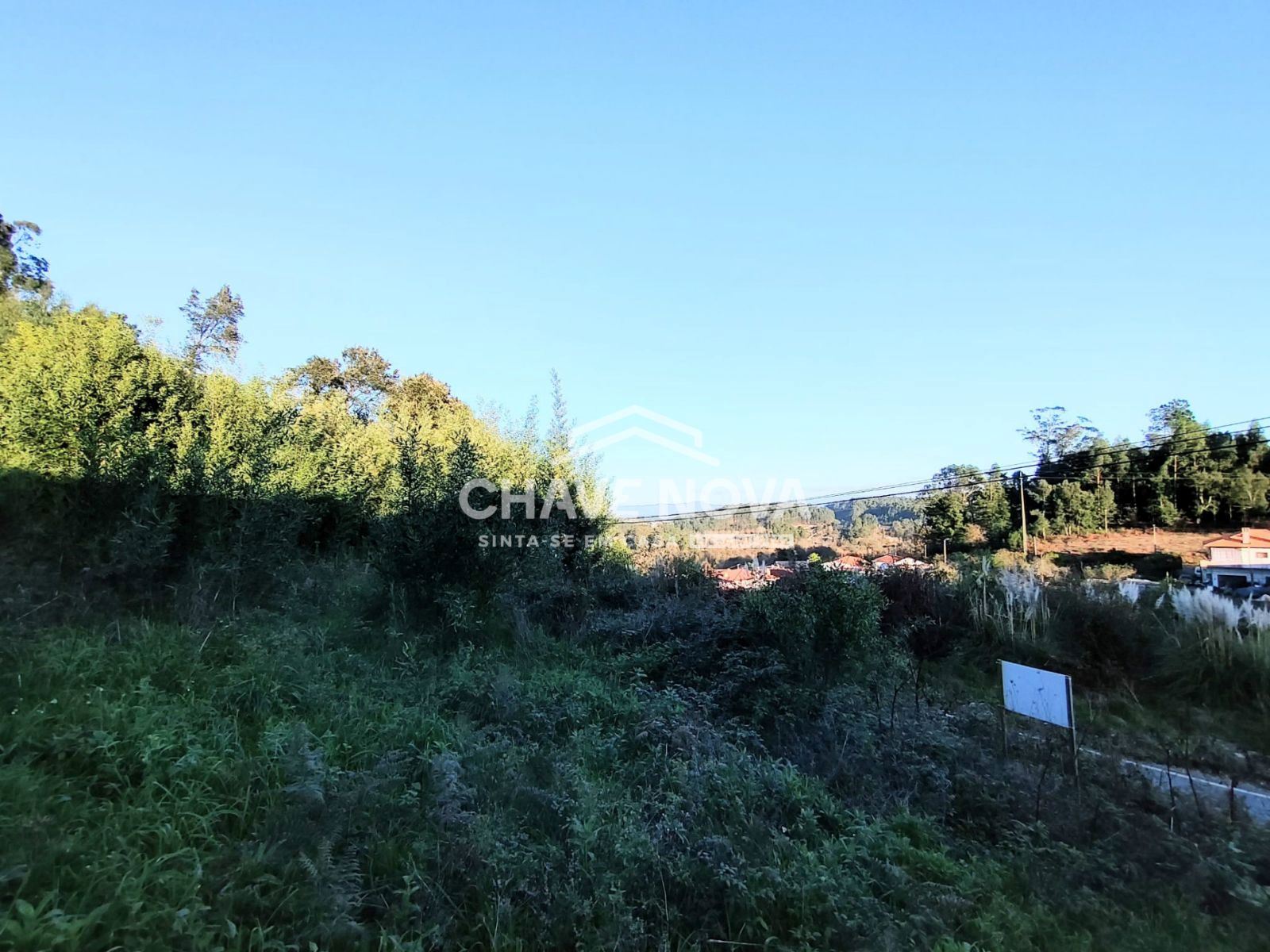 Terreno com 1410m2 para construção em Argoncilhe