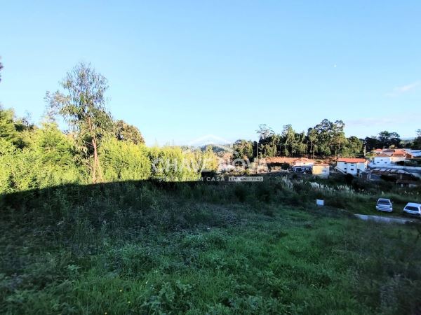 Terreno com 1410m2 para construção em Argoncilhe