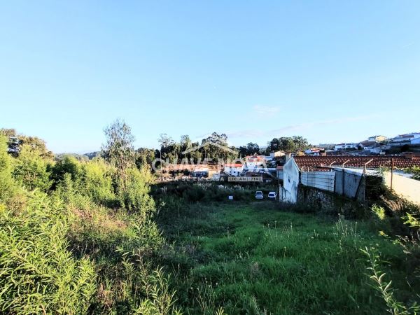 Terreno com 1410m2 para construção em Argoncilhe
