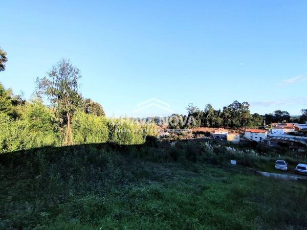 Terreno com 1410m2 para construção em Argoncilhe
