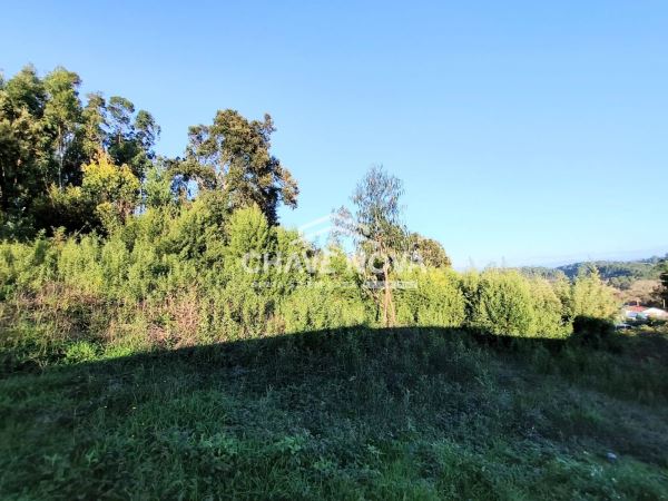 Terreno com 1410m2 para construção em Argoncilhe