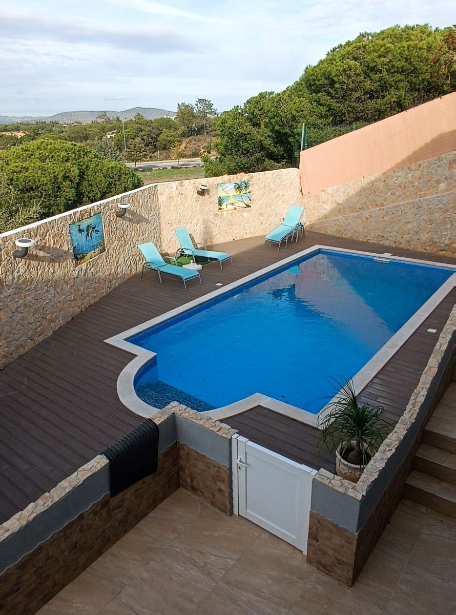 Magnífica Vivenda T5 em área residencial de Quarteira