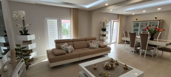 Magnífica Vivenda T5 em área residencial de Quarteira