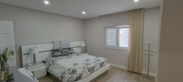 Magnífica Vivenda T5 em área residencial de Quarteira
