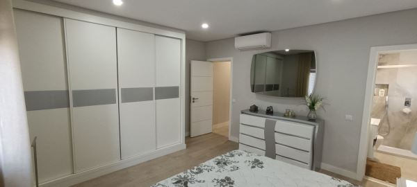 Magnífica Vivenda T5 em área residencial de Quarteira