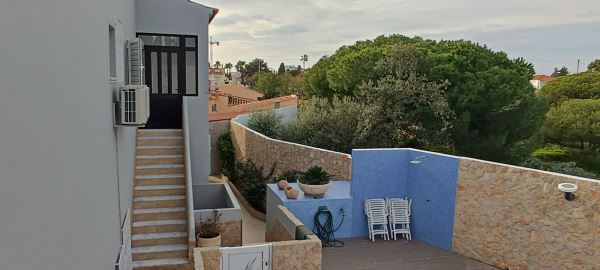 Magnífica Vivenda T5 em área residencial de Quarteira
