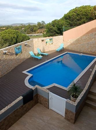 Magnífica Vivenda T5 em área residencial de Quarteira