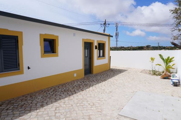 Moradia remodelada com 2620m2 de terreno