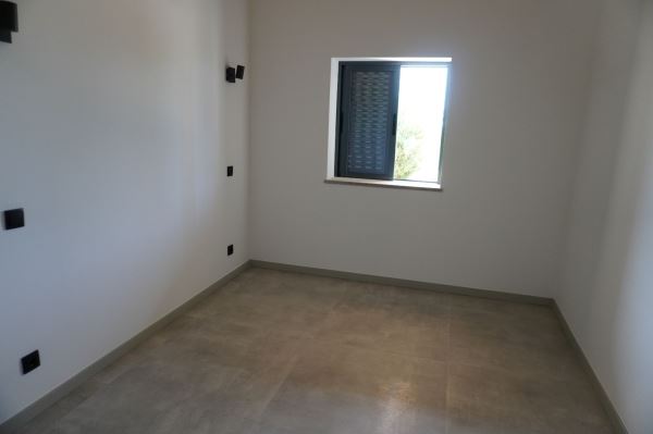 Moradia remodelada com 2620m2 de terreno