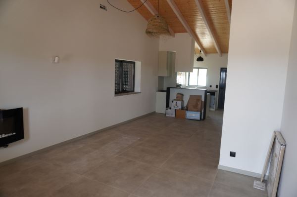 Moradia remodelada com 2620m2 de terreno