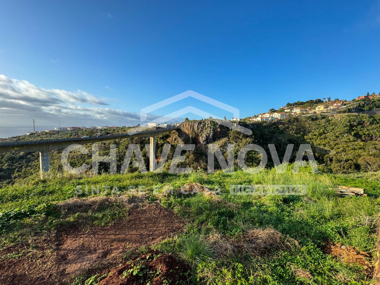 Quinta c/ terreno (23.890 m2) no Caniço de Baixo - Vistas Mar