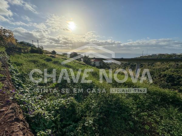 Quinta c/ terreno (23.890 m2) no Caniço de Baixo - Vistas Mar