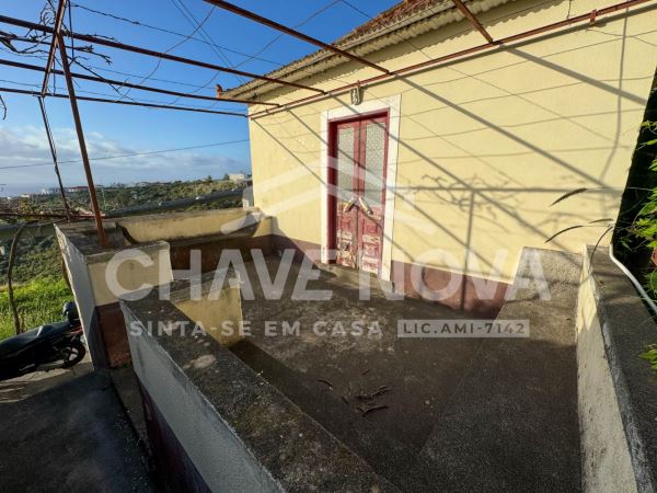 Quinta c/ terreno (23.890 m2) no Caniço de Baixo - Vistas Mar
