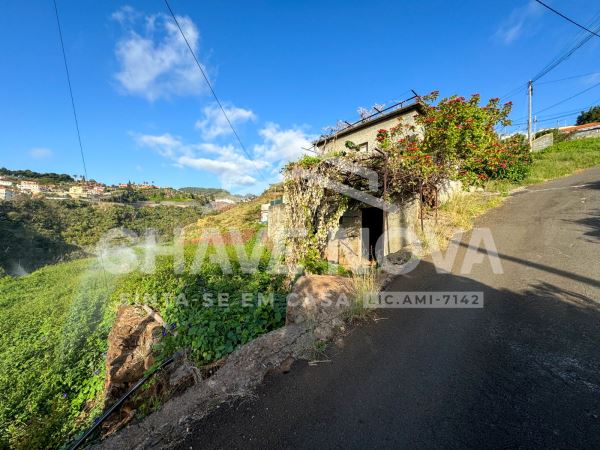 Quinta c/ terreno (23.890 m2) no Caniço de Baixo - Vistas Mar