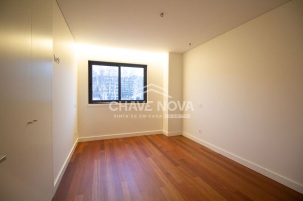 Arrendamento Apartamento T3 Novo em Matosinhos Sul próximo à praia