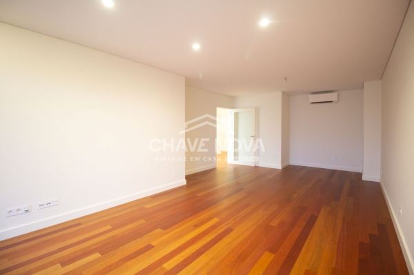 Arrendamento Apartamento T3 Novo em Matosinhos Sul próximo à praia