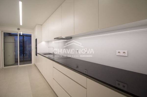 Arrendamento Apartamento T3 Novo em Matosinhos Sul próximo à praia