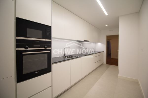 Arrendamento Apartamento T3 Novo em Matosinhos Sul próximo à praia