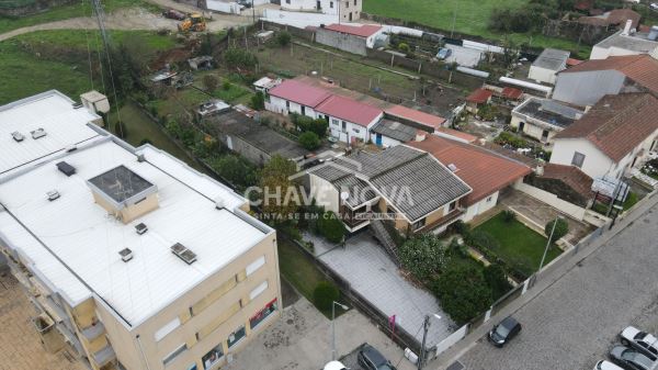 Moradia no centro de S. Mamede do Coronado