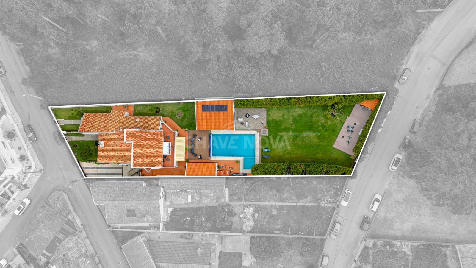 Moradia isolada V4, com 1538m2 de terreno, jardim, piscina, aréa de lazer e anexo habitacional - Espinho