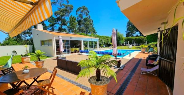 Moradia isolada V4, com 1538m2 de terreno, jardim, piscina, aréa de lazer e anexo habitacional - Espinho