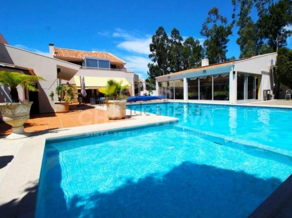 Moradia isolada V4, com 1538m2 de terreno, jardim, piscina, aréa de lazer e anexo habitacional - Espinho