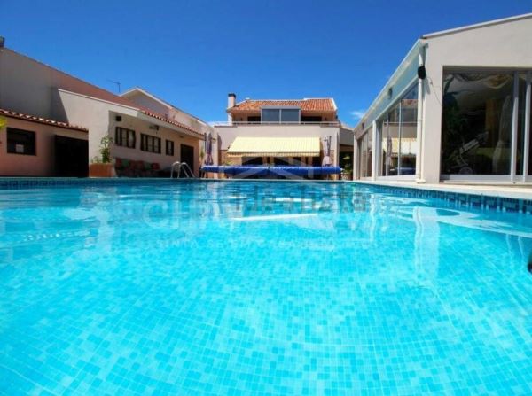 Moradia isolada V4, com 1538m2 de terreno, jardim, piscina, aréa de lazer e anexo habitacional - Espinho