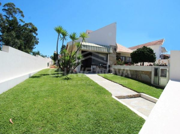 Moradia isolada V4, com 1538m2 de terreno, jardim, piscina, aréa de lazer e anexo habitacional - Espinho