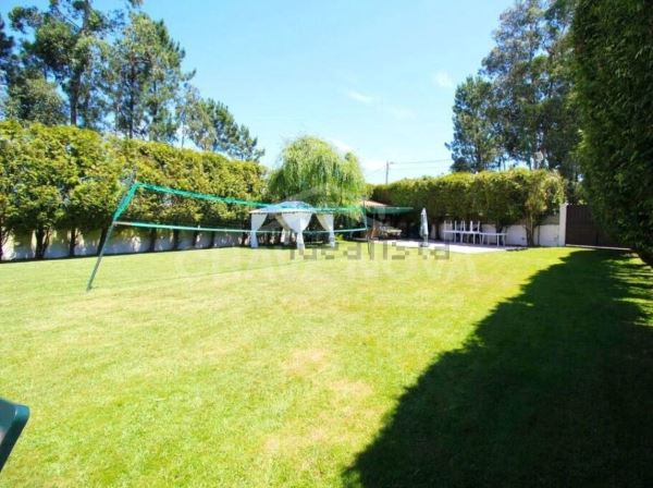 Moradia isolada V4, com 1538m2 de terreno, jardim, piscina, aréa de lazer e anexo habitacional - Espinho