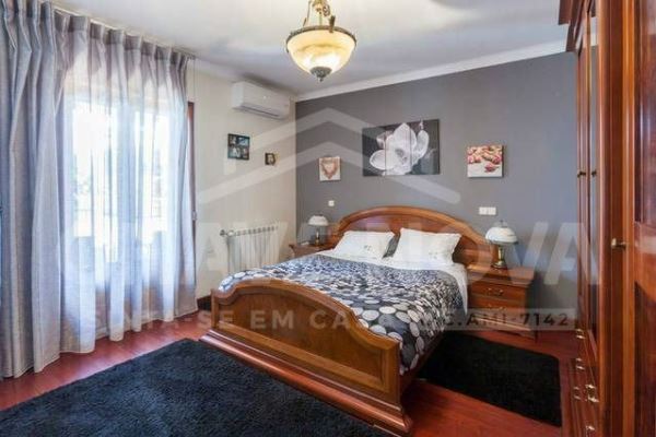 Moradia isolada V4, com 1538m2 de terreno, jardim, piscina, aréa de lazer e anexo habitacional - Espinho