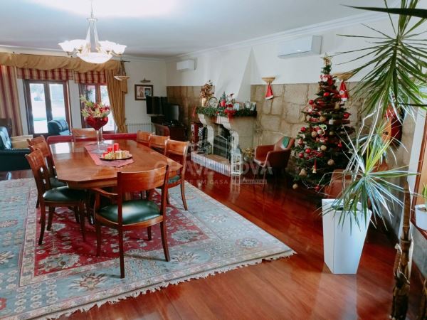 Moradia isolada V4, com 1538m2 de terreno, jardim, piscina, aréa de lazer e anexo habitacional - Espinho