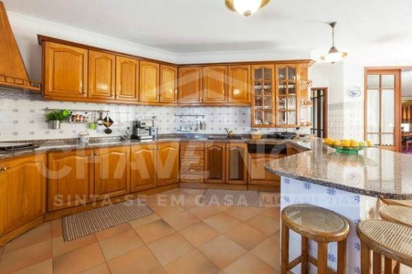 Moradia isolada V4, com 1538m2 de terreno, jardim, piscina, aréa de lazer e anexo habitacional - Espinho