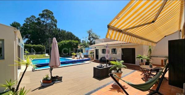 Moradia isolada V4, com 1538m2 de terreno, jardim, piscina, aréa de lazer e anexo habitacional - Espinho