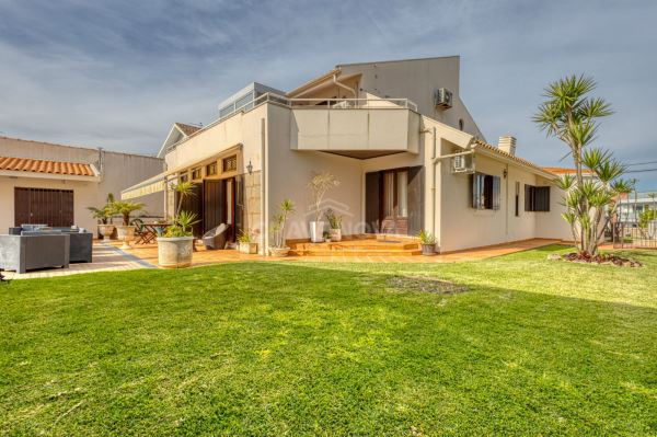 Moradia isolada V4, com 1538m2 de terreno, jardim, piscina, aréa de lazer e anexo habitacional - Espinho