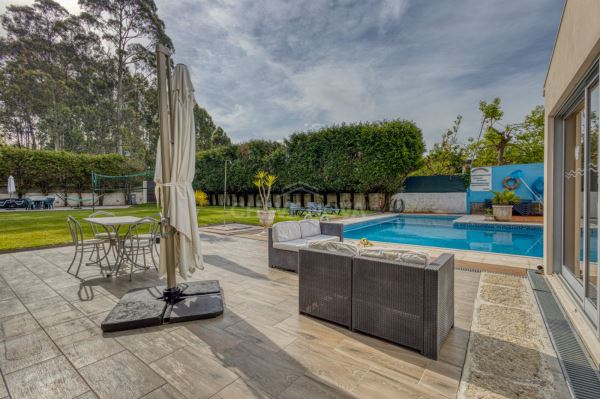Moradia isolada V4, com 1538m2 de terreno, jardim, piscina, aréa de lazer e anexo habitacional - Espinho