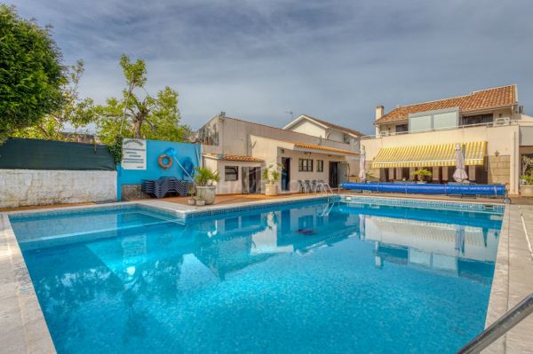 Moradia isolada V4, com 1538m2 de terreno, jardim, piscina, aréa de lazer e anexo habitacional - Espinho