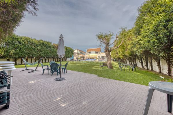 Moradia isolada V4, com 1538m2 de terreno, jardim, piscina, aréa de lazer e anexo habitacional - Espinho